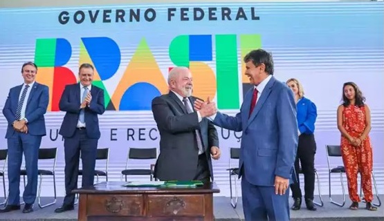  Lula e Wellington Dias decidem cortar o 13º do Bolsa Família