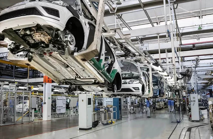  Volkswagen e GM iniciam férias coletivas para 5 mil trabalhadores nas fábricas do Vale do Paraíba