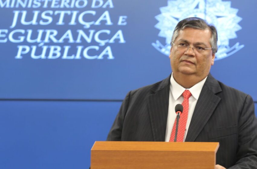  PF pode pedir para Bolsonaro ser ouvido nos EUA, diz Flávio Dino