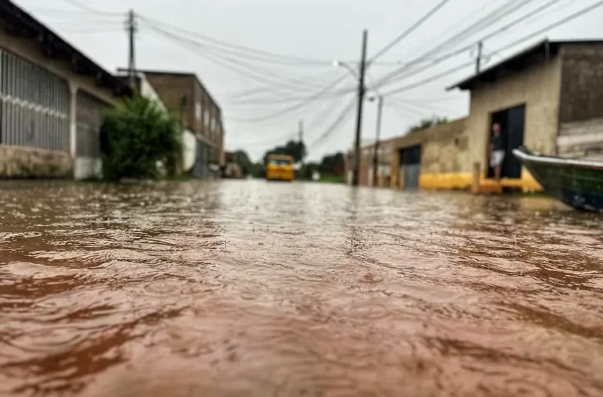  Semana começa com alerta de temporais em todo o país