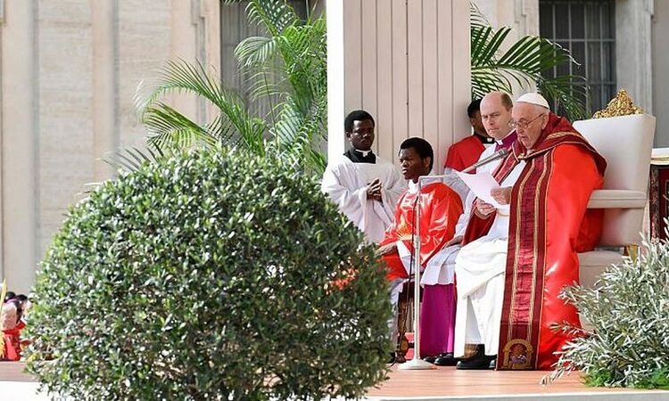  Papa celebra missa do Domingo de Ramos