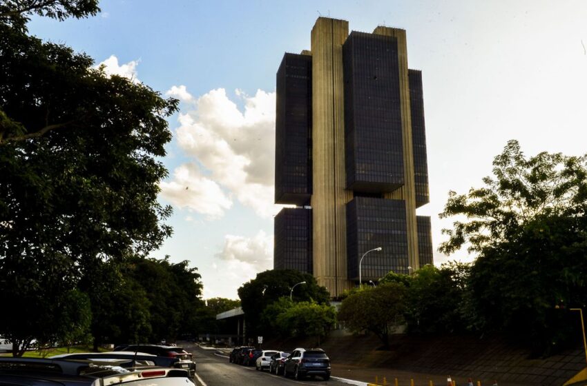  Divergências com Banco Central marcam 100 primeiros dias de governo