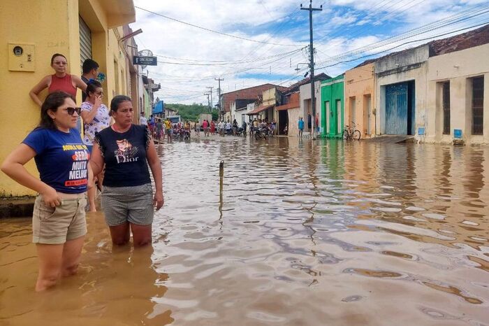  CHUVAS Rompimento de barragem provoca inundação e alagamento no Ceará