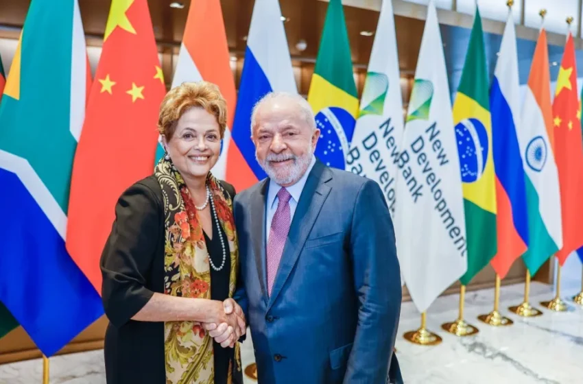  Dilma toma posse como presidente do Banco dos Brics em Xangai