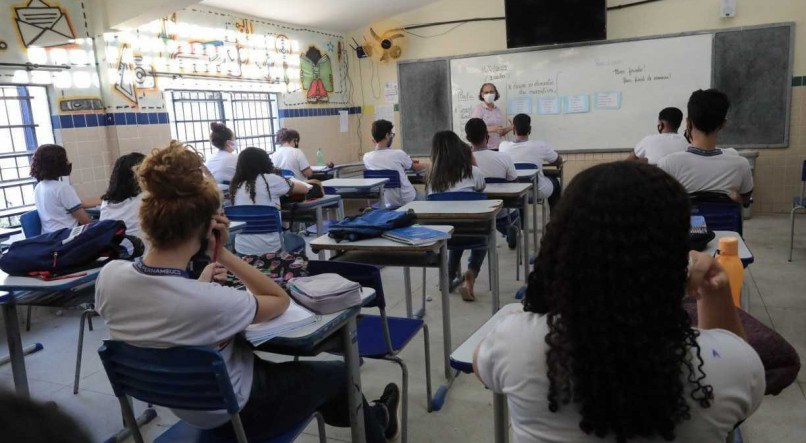  NOVO ENSINO MÉDIO: Camilo Santana confirma suspensão do calendário do novo ensino médio e das mudanças no Enem