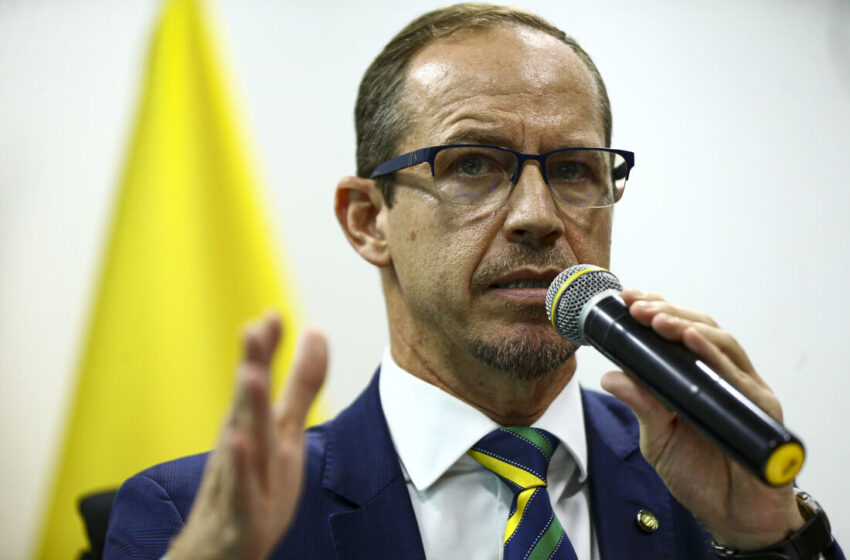  Governo e oposição em guerra pelo controle da CPI do 8 de janeiro Bolsonaristas e lulistas brigam pela presidência e relatoria da comissão