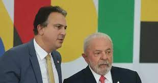  Reitores pressionam Lula por acordo para reajuste de salários, e Camilo critica greve