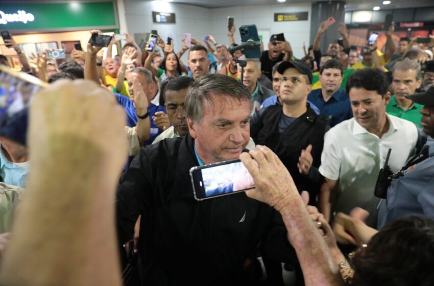  Bolsonaro desembarca no Recife e inicia agenda de quatro dias em Pernambuco