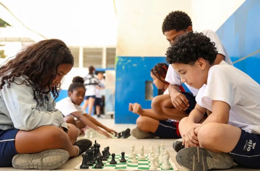  MEC fará pesquisa sobre o impacto da restrição de celular nas escolas
