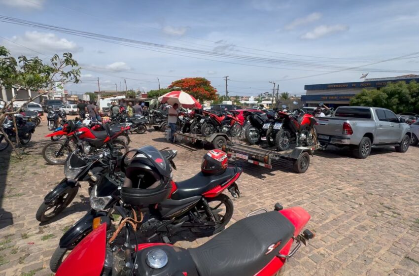  Feira semanal de veículos impulsiona comércio e atrai público regional em Araripina