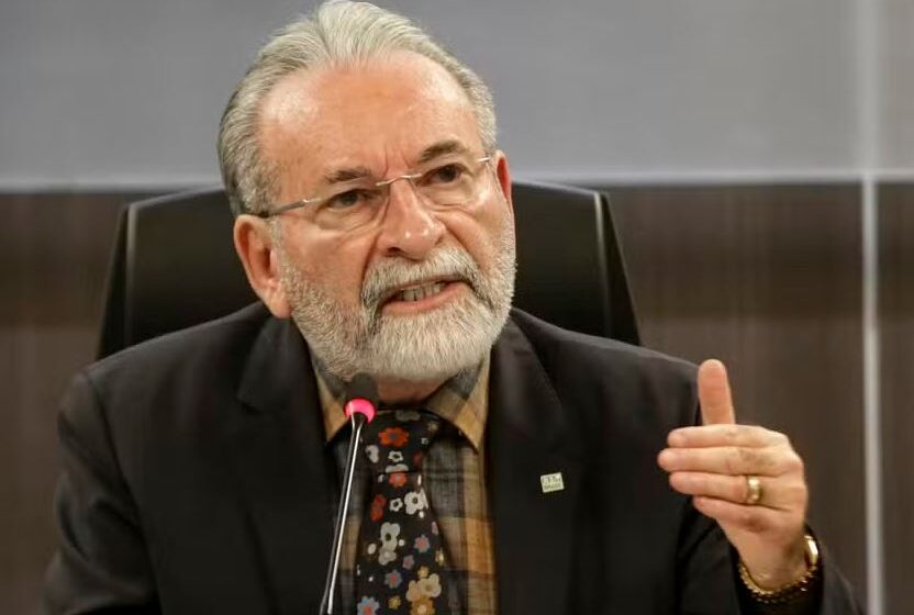  “Ficamos assustados”, diz presidente do CFM, que defende veto a registro de reprovados no Enamed