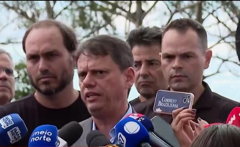  Após visita a Bolsonaro, Tarcísio confirma candidatura à reeleição: ‘Meu interesse é ficar em São Paulo’