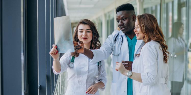  Senado aprova criação de exame para recém-formados em Medicina