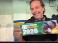  PT avalia ir à Justiça Eleitoral após ex-ministro de Bolsonaro entregar adesivo de Flávio “2026”