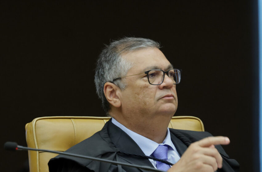  Dino suspende decisão da CPMI do INSS que quebrou sigilos de Lulinha
