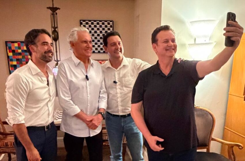  Ratinho Jr. fica no governo e desiste de candidatura à Presidência