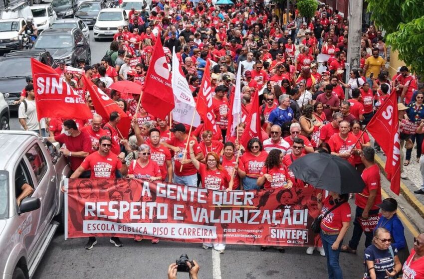  Profissionais da rede estadual de educação aprovam paralisação na próxima terça-feira (10)
