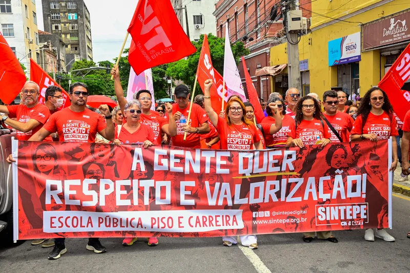  Servidores da educação de Pernambuco convocam paralisação e atos no Recife nesta quarta (18)