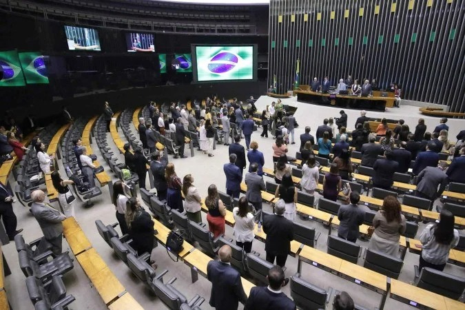  Câmara aprova posse e porte de spray de pimenta para mulheres