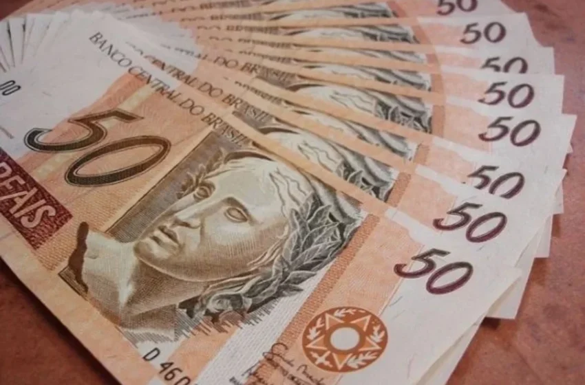  Governo propõe salário mínimo de R$ 1.717 em 2027