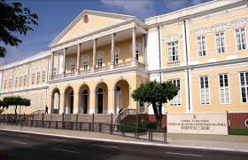  Desembargadora compara corte de ‘penduricalhos’ a ‘regime de escravidão’