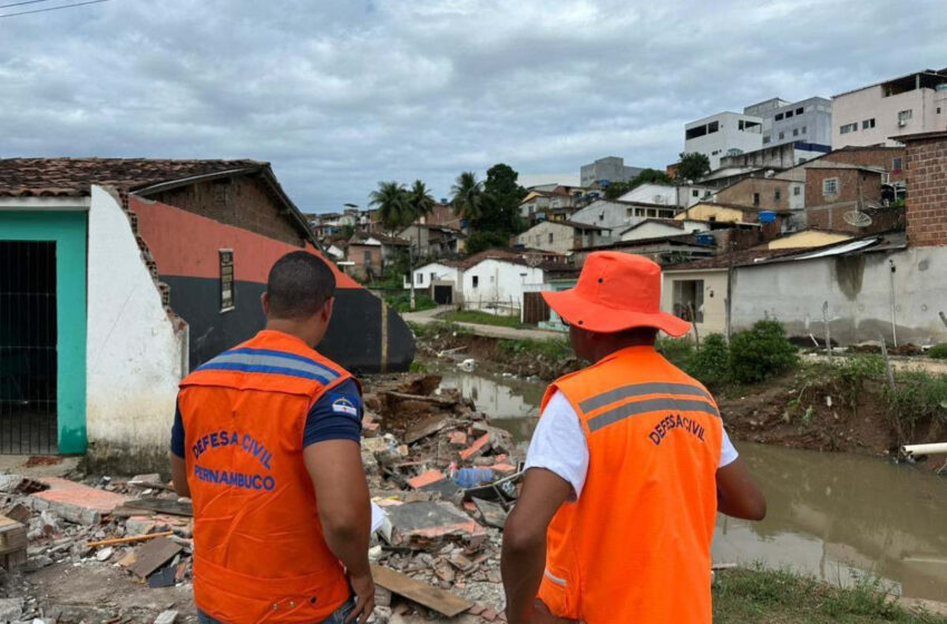  Mais de 9,5 mil estão sem casa após chuvas em Pernambuco