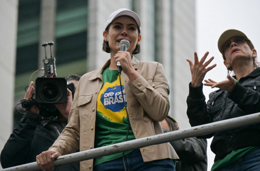  Bolsonaro veta Michelle para presidente mas pode indicá-la vice, dizem aliados
