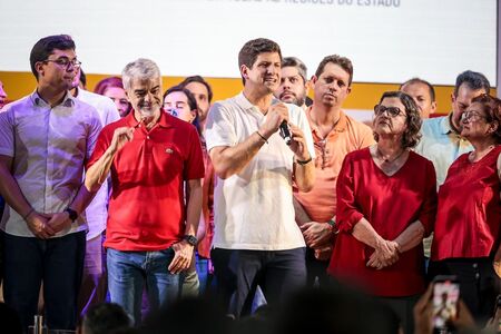  João Campos critica segurança pública e cobra novo ciclo de desenvolvimento em Pernambuco