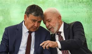  Para petistas de Pernambuco, Wellington Dias se precipitou sobre palanque duplo de Lula com João Campos e Raquel Lyra