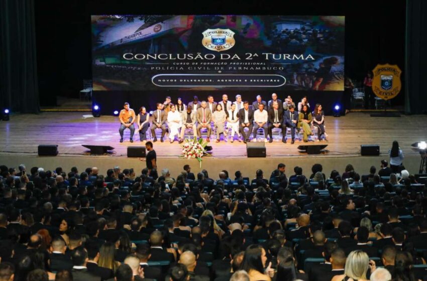  Pernambuco forma 457 policiais civis e recebe 124 novas viaturas