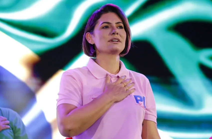  PL mantém Michelle Bolsonaro nas propagandas mesmo após saída da presidência do partido