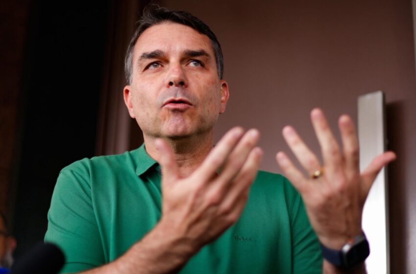  Flávio Bolsonaro recebeu R$ 500 mil de diretor de empresa do esquema do Banco Master