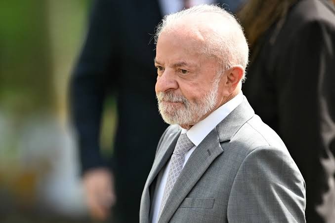  Lula se reúne com advogado de Lulinha no Palácio da Alvorada
