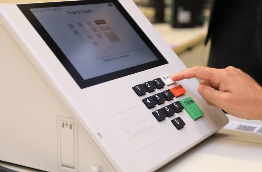  Urna eletrônica terá novos recursos de acessibilidade nas Eleições 2026