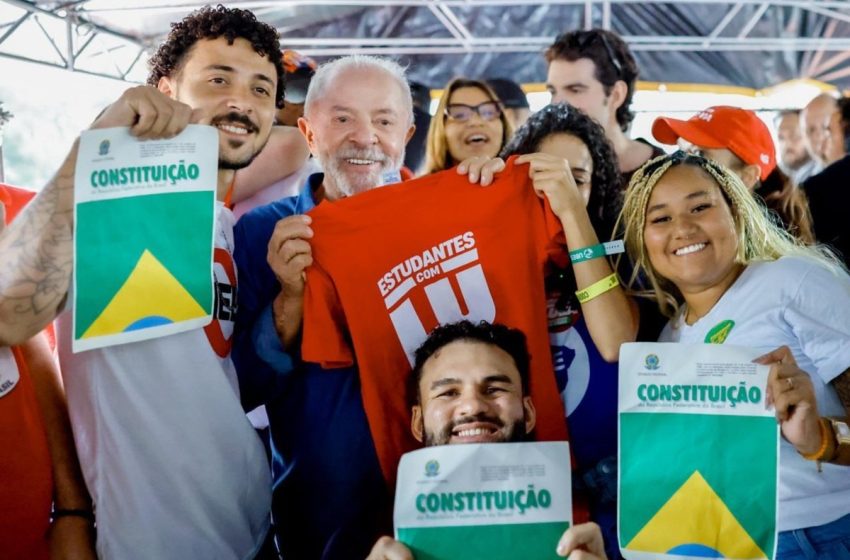  Lula promete Pé-de-Meia Universitário em um possível novo governo