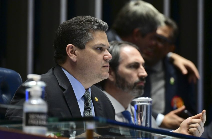  Alcolumbre vai promulgar fim da escala 6×1 nesta sexta