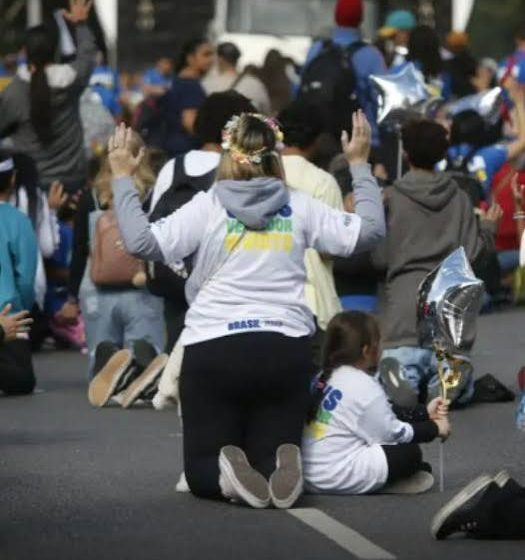  Evangélicos são alvo de disputa, mas rejeitam uso eleitoral de igrejas