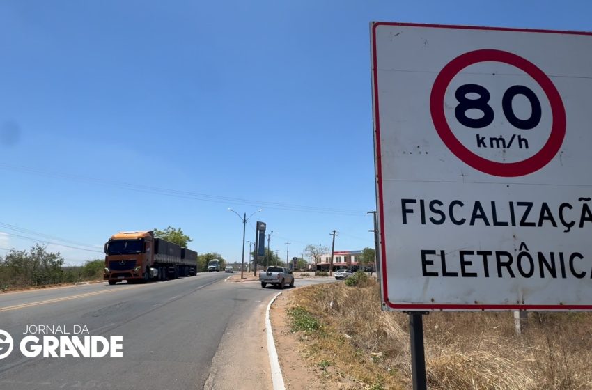  Limite de 80 km/h no entroncamento da BR-316 com a PE-615 gera críticas em Araripina