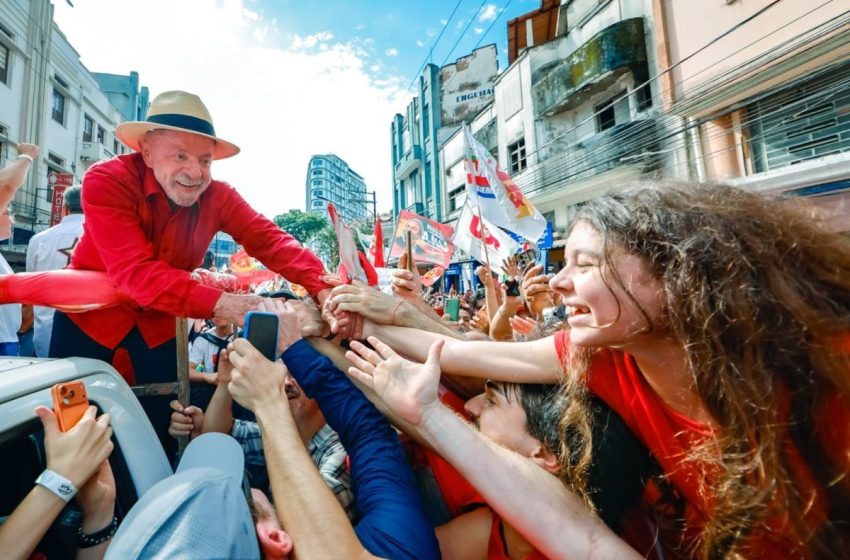  A cinco dias do 2º turno, Lula faz caminhada com aliados políticos em Petrolina e Juazeiro