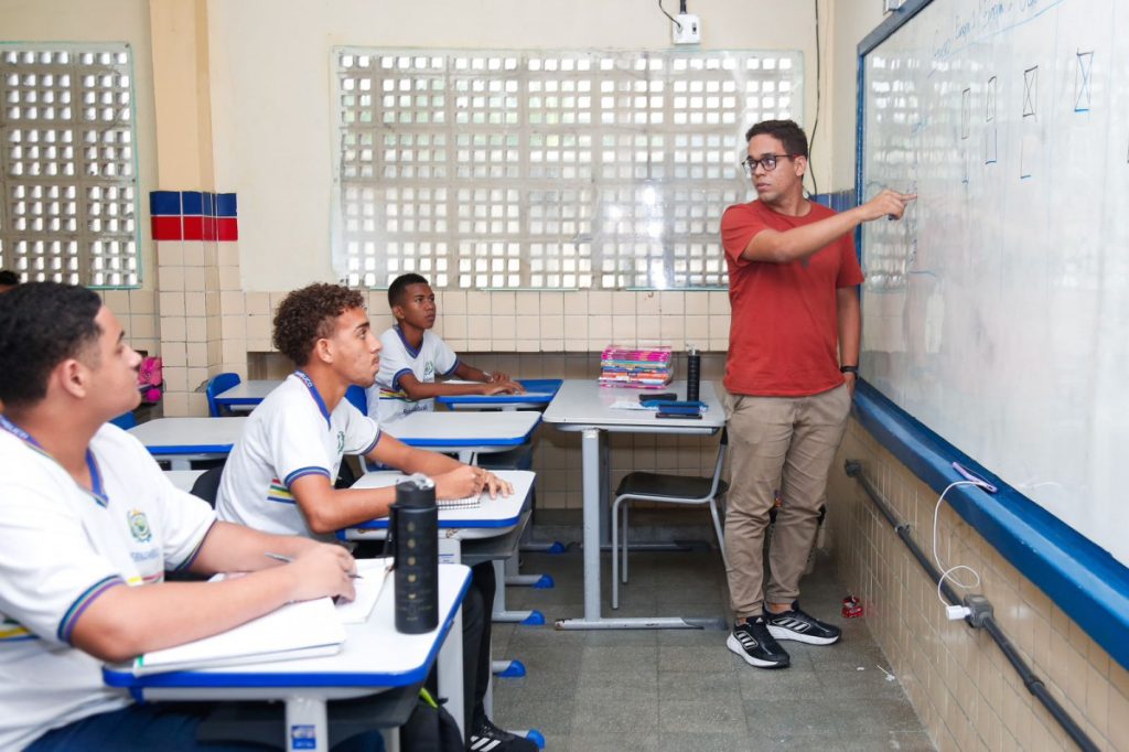 Professor da rede estadual de ensino de Pernambuco (Foto: Filipe Jordão/SEE)